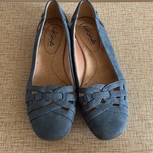 💜New without box Life Stride blue suede flats. Comfortable loafer